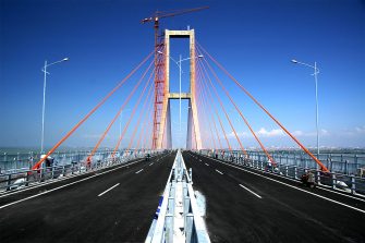 Jembatan Suramadu (wikimedia.org)