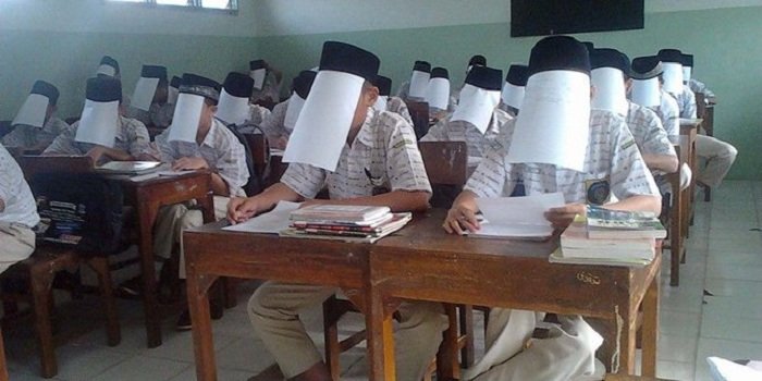 biasakan jujur sekolah ini wajibkan siswa menutup wajah saat ujian