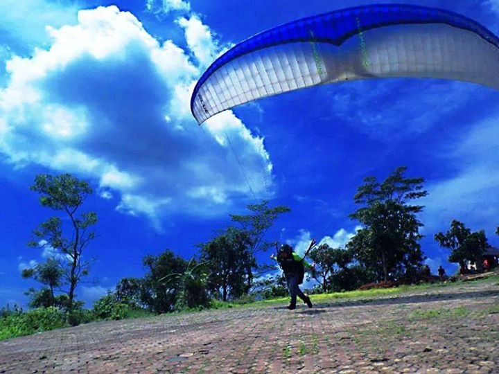 Para Atlet Berlatih Paralayang di Gunung Panten Majalengka2