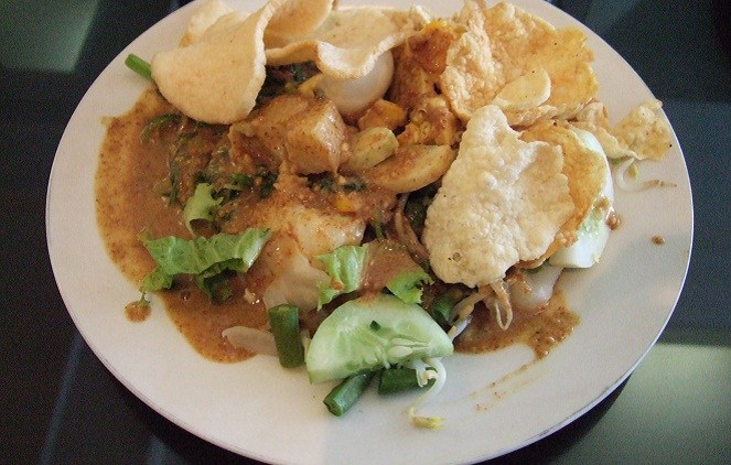 Gado-gado (Wikimedia)