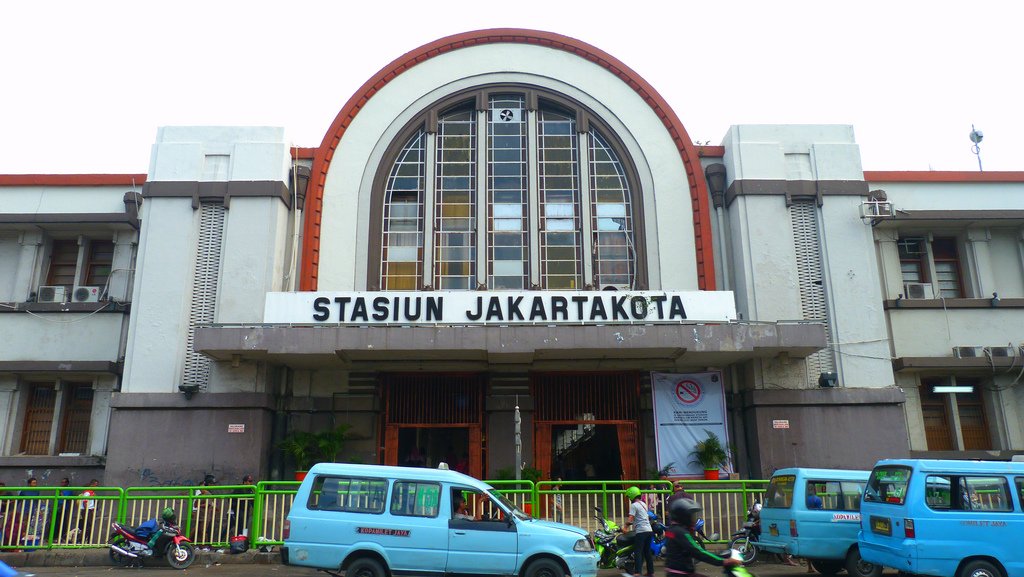 Stasiun Jakarta Kota www.flickr.com