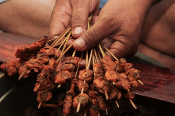 Sate Lokan yang akan dibakar