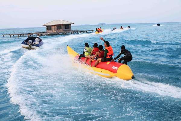 Banana Boat Pulau Bidadari (severnpixel.com)