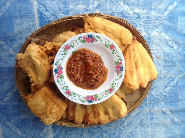 Pisang Goreng Sambal (akmasuatan.wordpress.com)