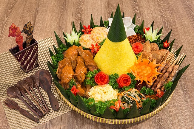 Nasi tumpeng (Indochili)