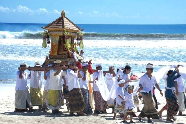 Upacara Adat Nyepi di Bali hellochrisnawaty.blogspot.com