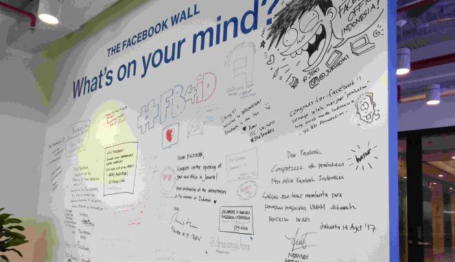 The Facebook Wall di Kantor facebook Indonesia Viva Bertamu ke Kantor Facebook Indonesia yang Unik dan Nyentrik