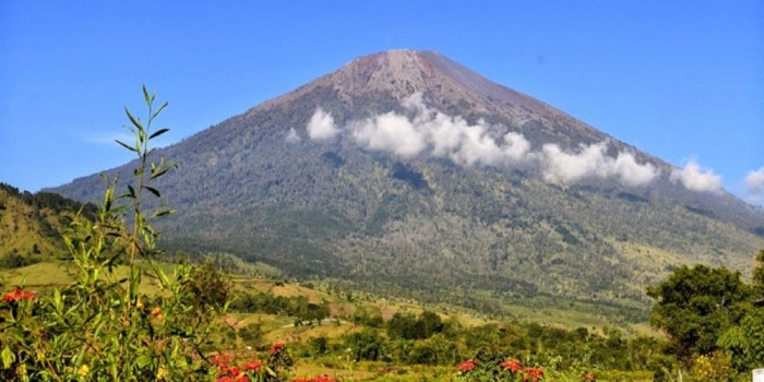 Gunung Rinjani Falony Daftar Gunung Tertinggi di Indonesia, Bukti Melimpahnya Kekayaan Alam Tanah Air Kita