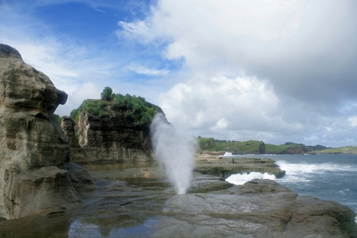 Pantai Klayar Famous 5 Fenomena Alam Unik di Tempat Wisata Ini Cuma Ada di Indonesia