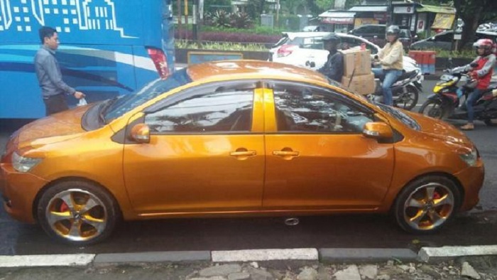 Mobil bermuka dua Detik Mobil Bermuka Dua di Jalanan Bandung Jadi Berita, Siapa yang Punya?