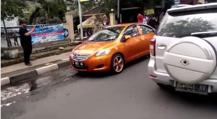 Mobil bermuka dua Instagram Mobil Bermuka Dua di Jalanan Bandung Jadi Berita, Siapa yang Punya?