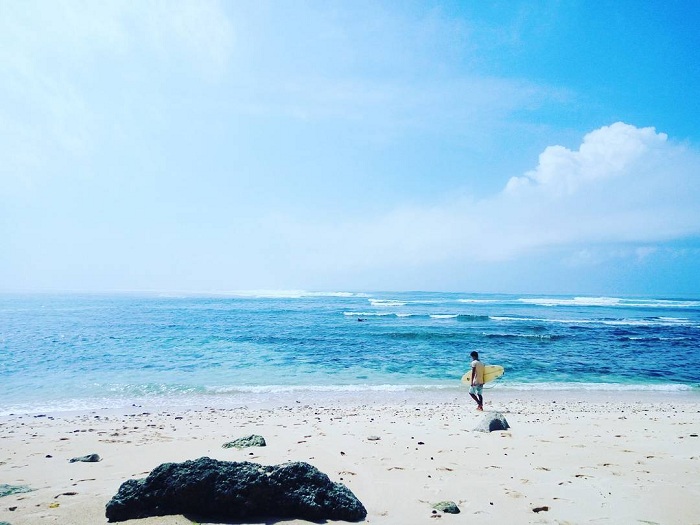 Pantai Green Bowl Instagram 5 Pantai Tersembunyi dengan Pemandangan Memukau yang Ada di Indonesia, Bikin Hati Tenang