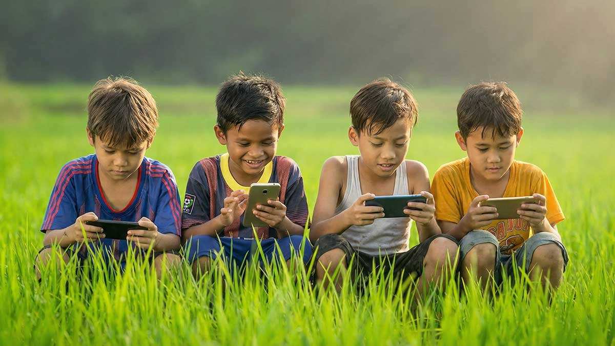 Mulai 28 Maret, Anak di Bawah 16 Tahun Tak Boleh Punya Akun Medsos